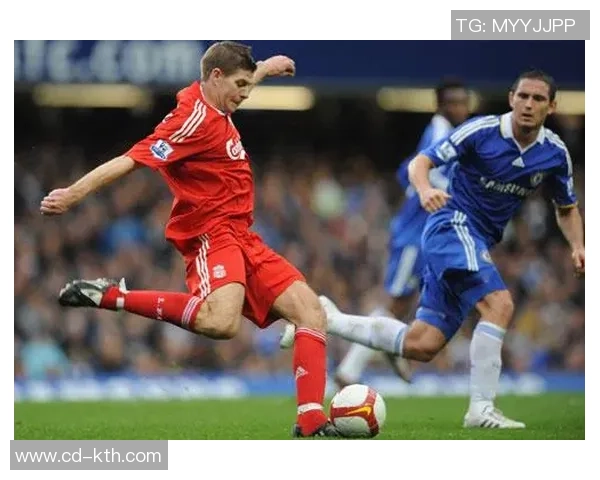 足球明星进球瞬间解析图解带你领略精彩瞬间与技巧之美